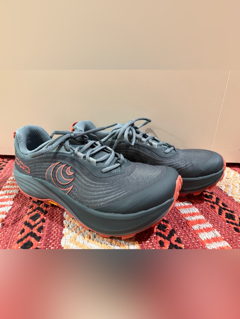 Topo Athletic Women’s Pursuit 3 size 8.5 NOWT